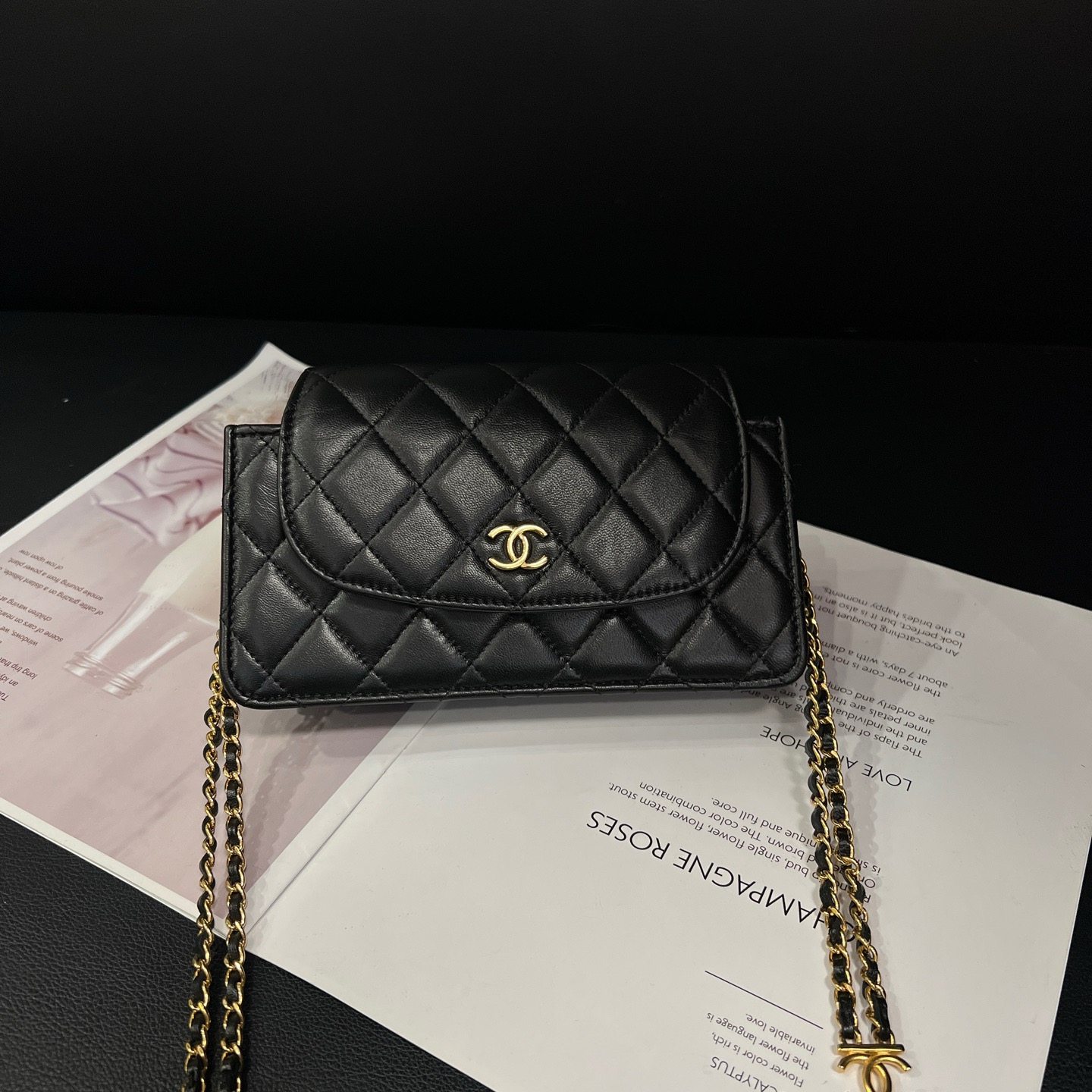 99新 Chanel/香奈儿 专柜21600黑金22年双C手机包B6600寄卖服务