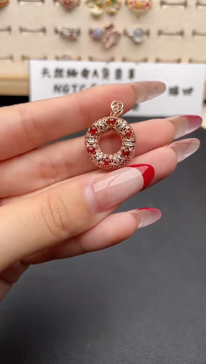 【闪购商品】翡翠吊坠(赠链)银S925镶嵌一物一证一礼盒