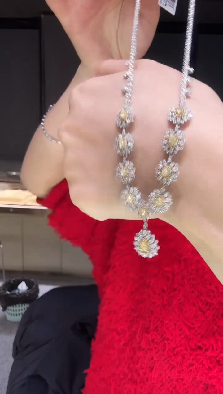 【闪购商品】钻石项链18K金镶嵌雏菊