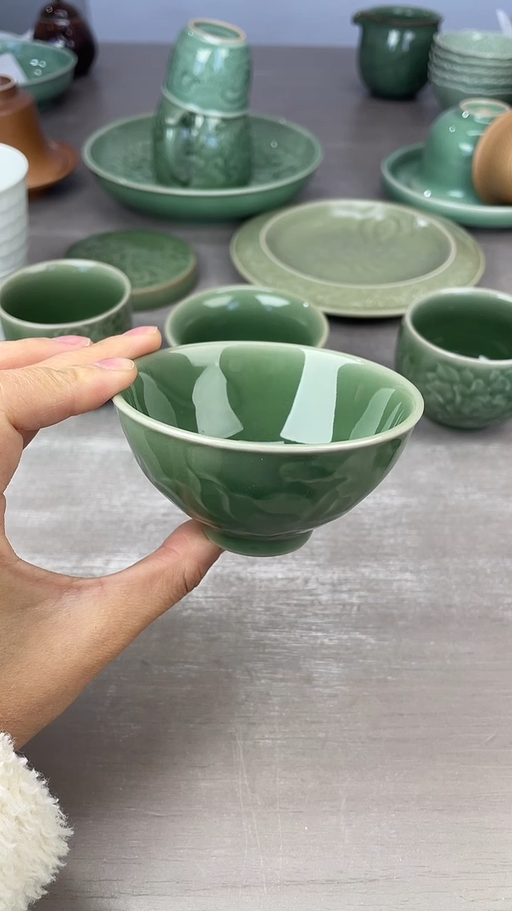 青瓷微瑕荷花里面有花