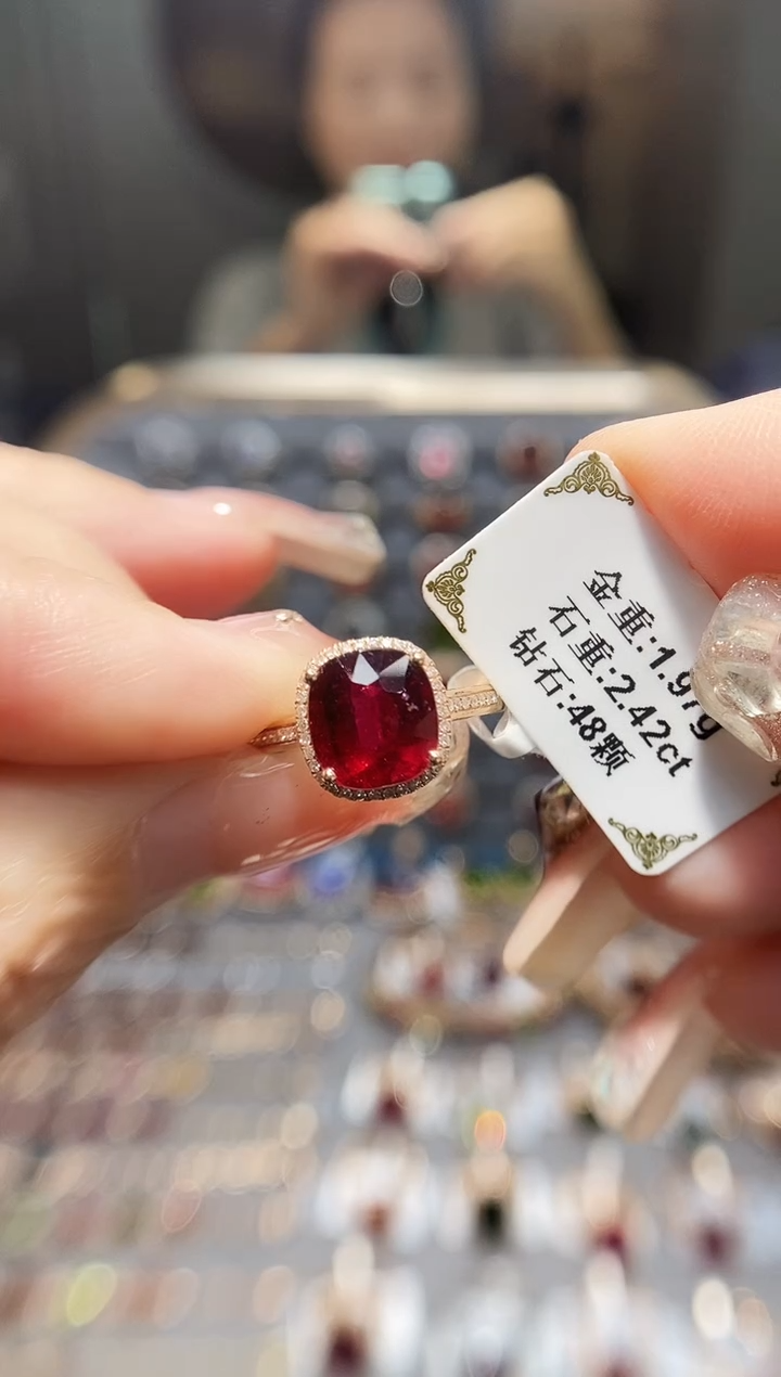 18K金镶嵌戒指碧玺2.42.