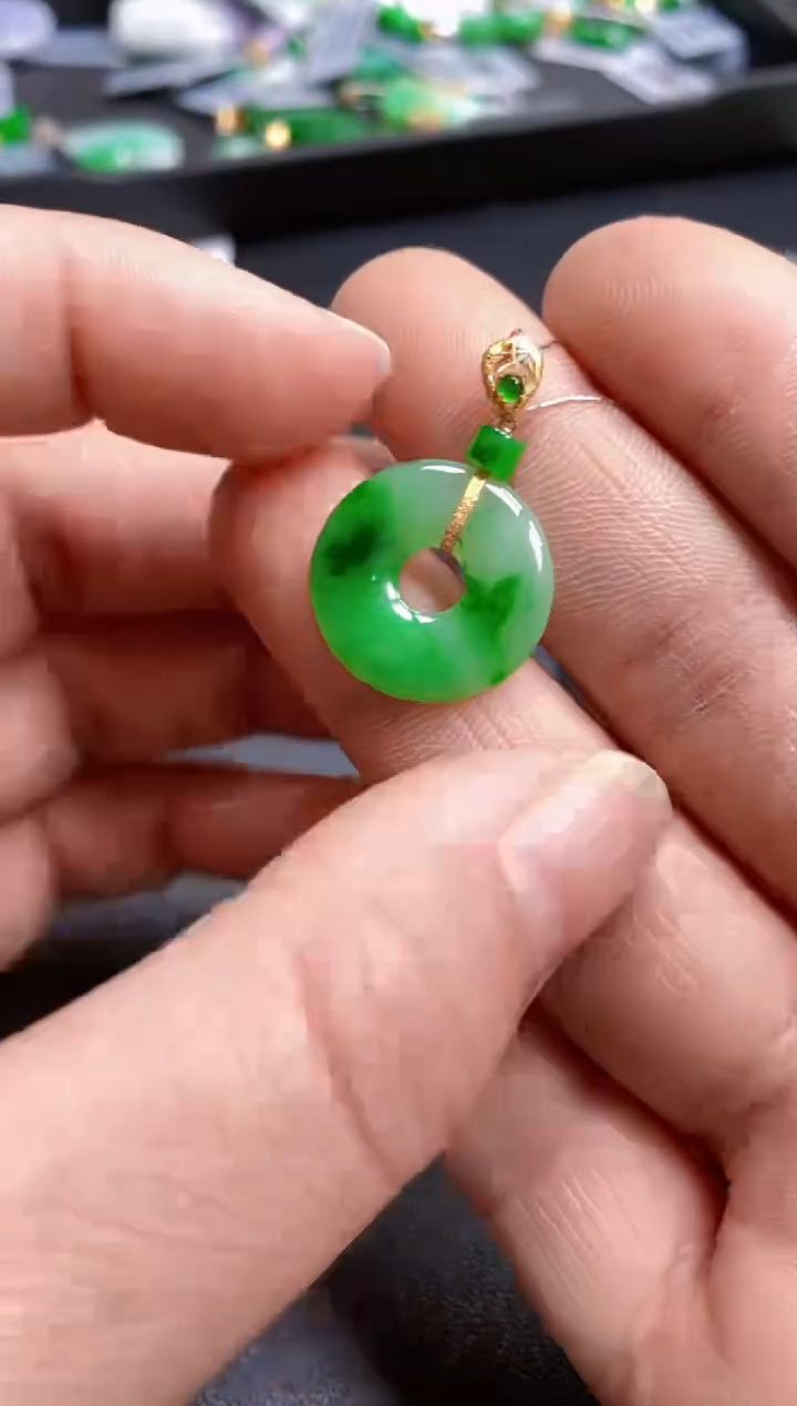 【闪购商品】翡翠颈饰18K金镶嵌吊坠