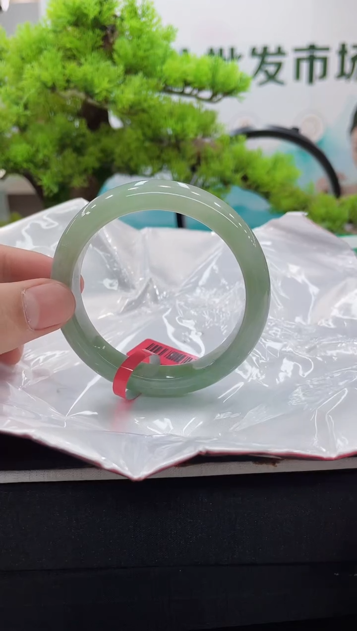 【闪购商品】翡翠手镯未镶嵌手镯