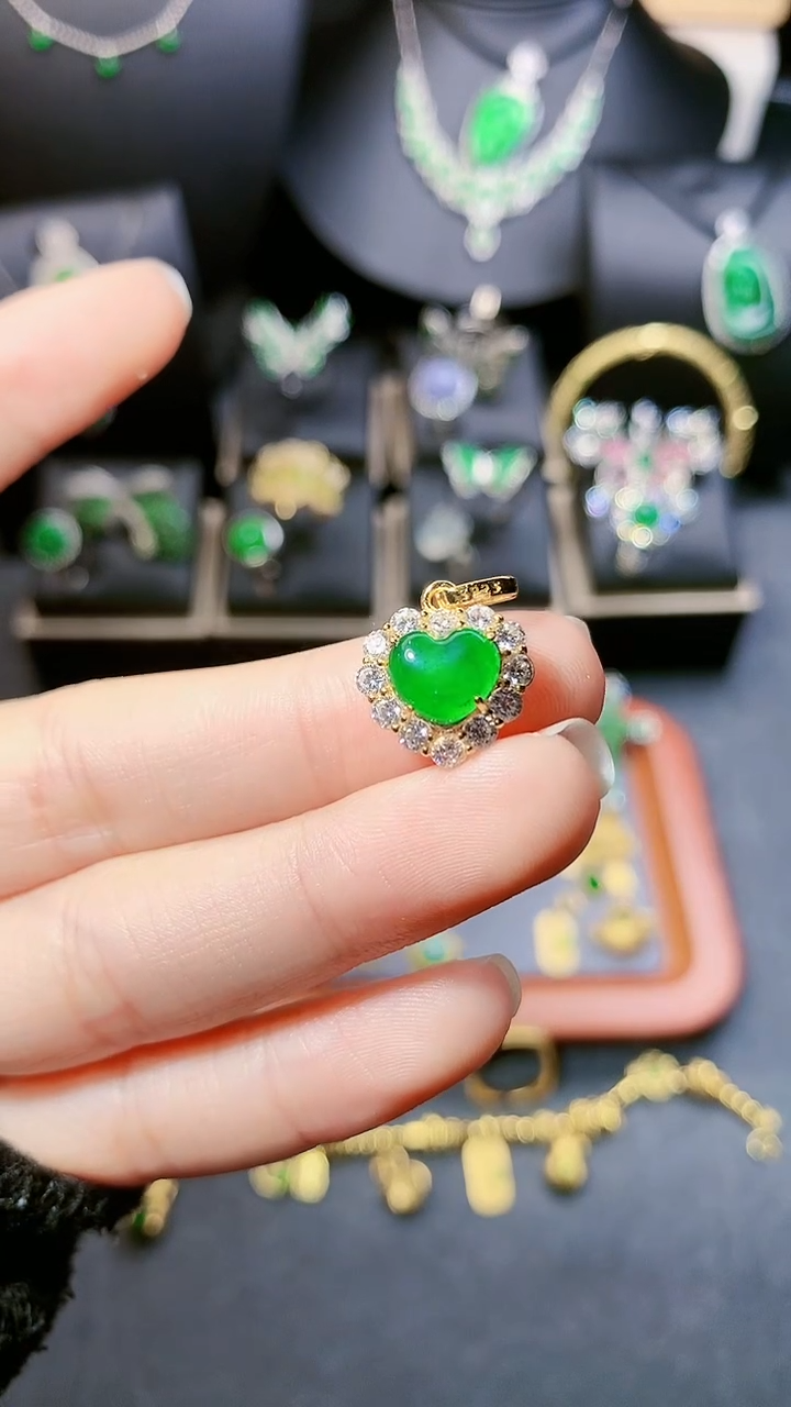 【闪购商品】翡翠吊坠(不含链)银S925镶嵌小提留