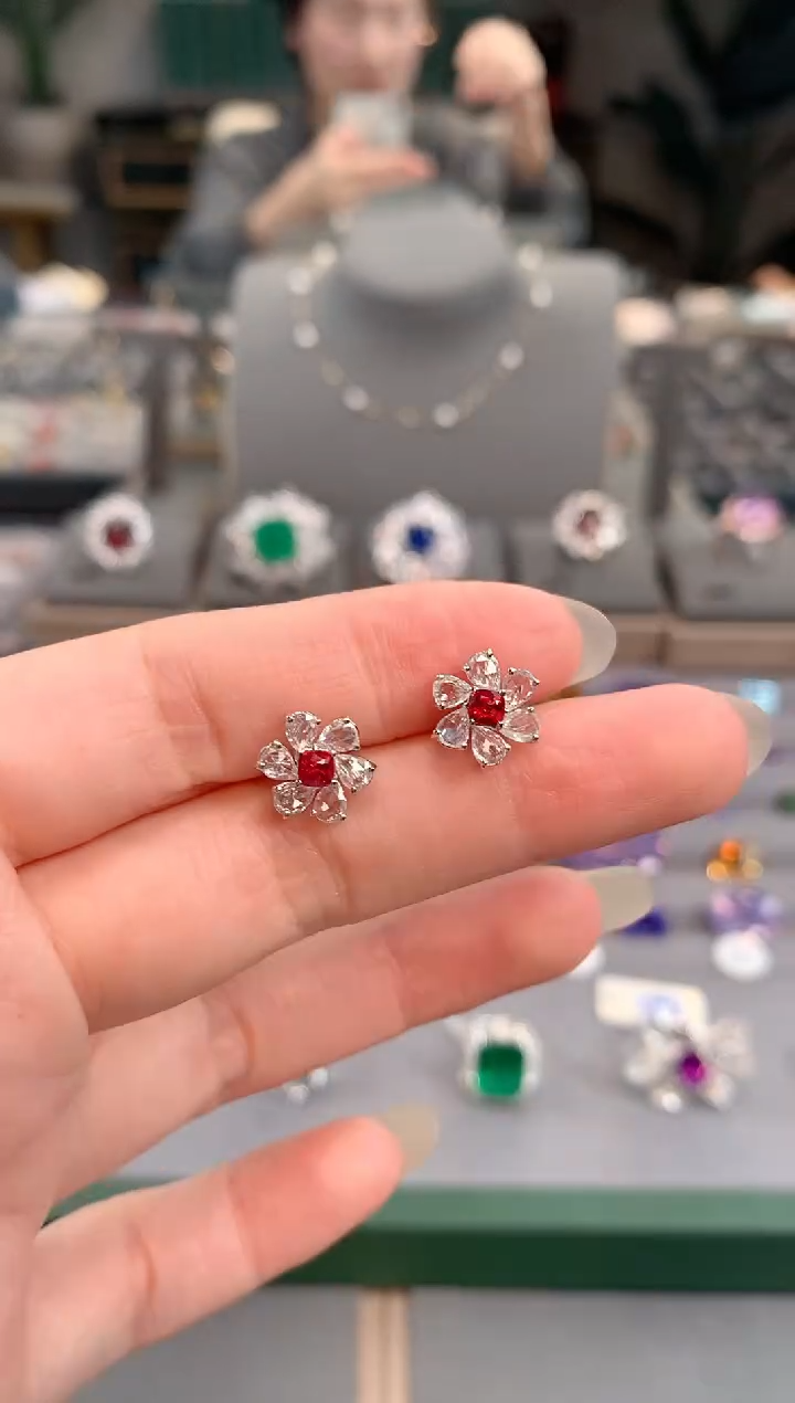 【闪购商品】尖晶石耳钉18K金镶嵌尖晶石