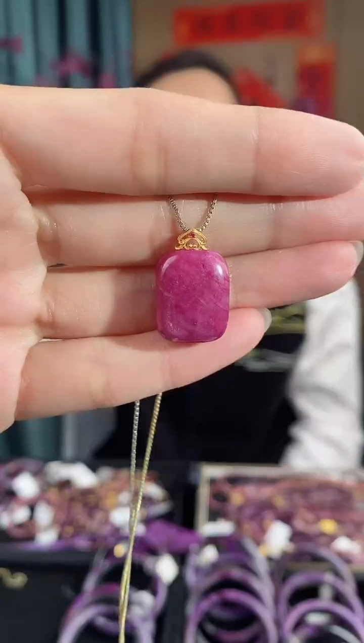 【闪购商品】红宝石吊坠(不含链)18K金镶嵌889多样性发其一