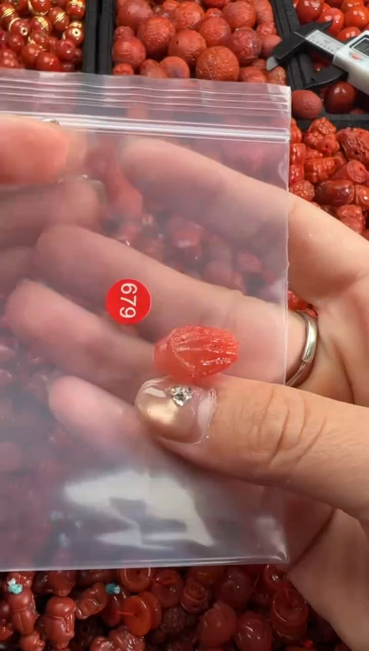 南红玛瑙未镶嵌颈饰1