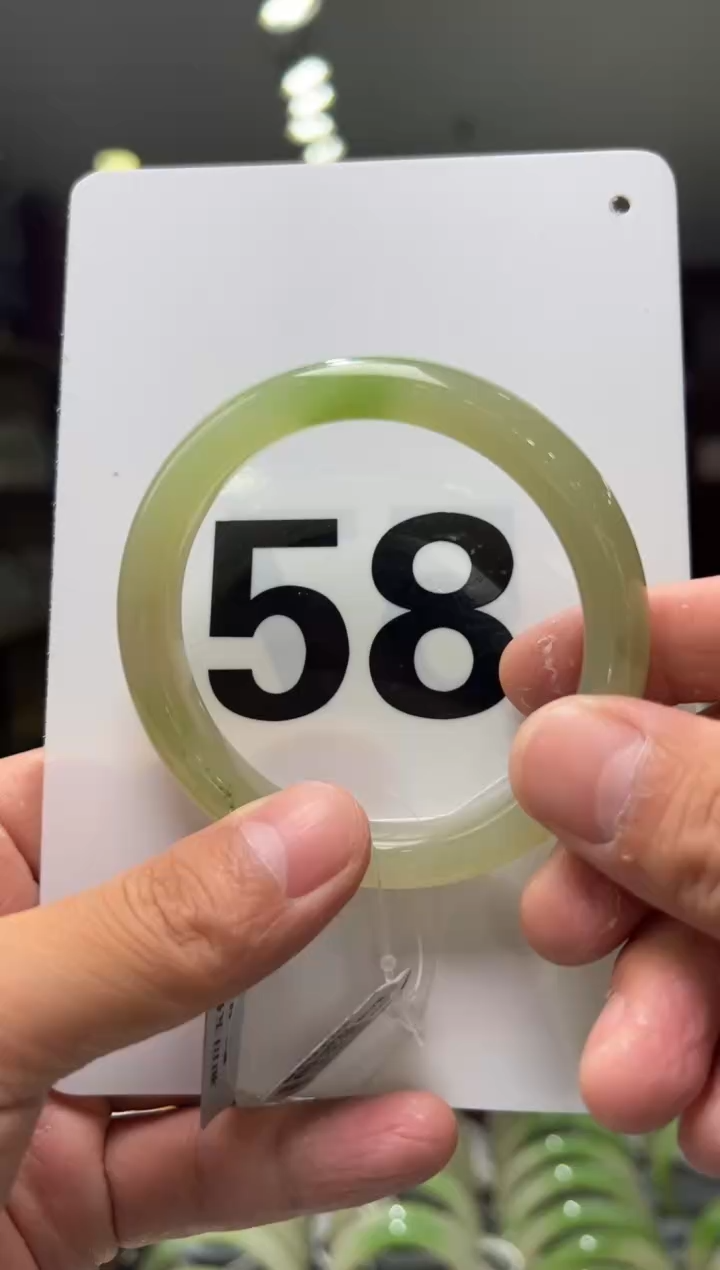 【闪购商品】和田玉手镯未镶嵌59冰翠