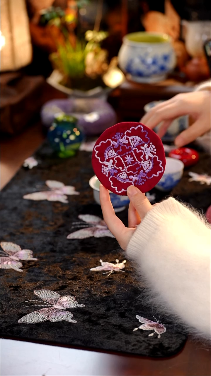 纯手工刺绣杯垫···