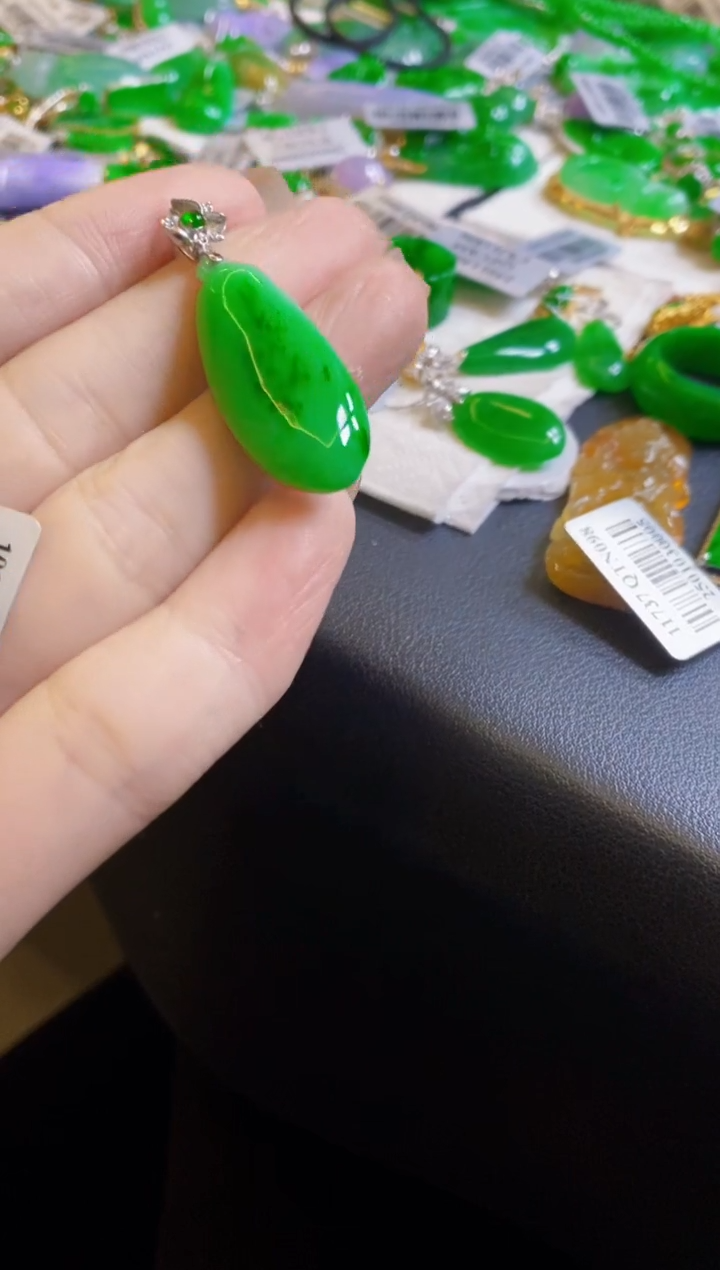 【闪购商品】定制翡翠18K金镶嵌吊坠