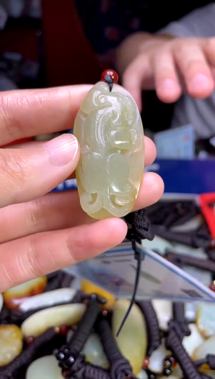 和田玉未镶嵌颈饰1