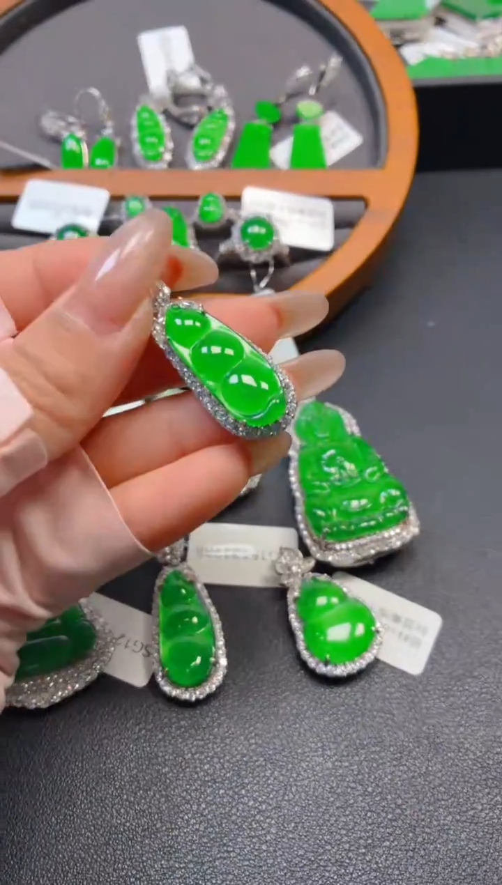 银S925镶嵌翡翠耳饰1