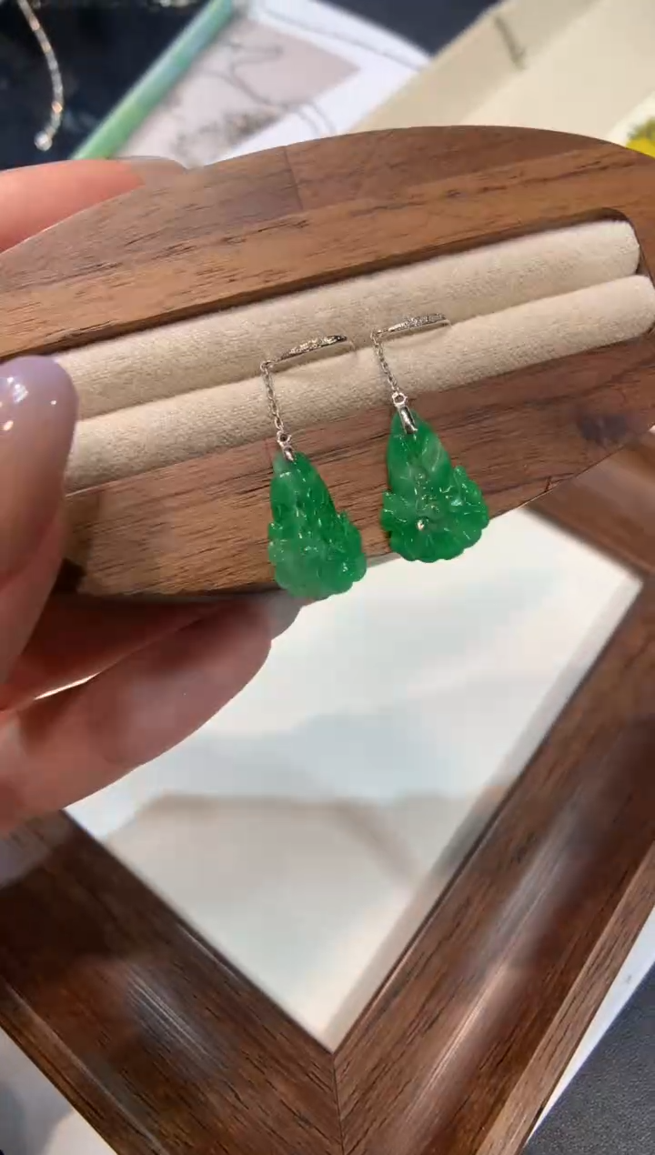 18K金镶嵌翡翠耳饰耳钩