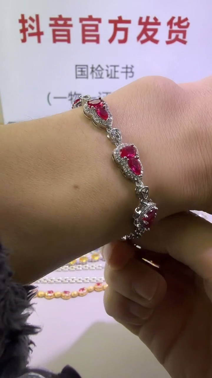 18K金镶嵌手链红宝石05