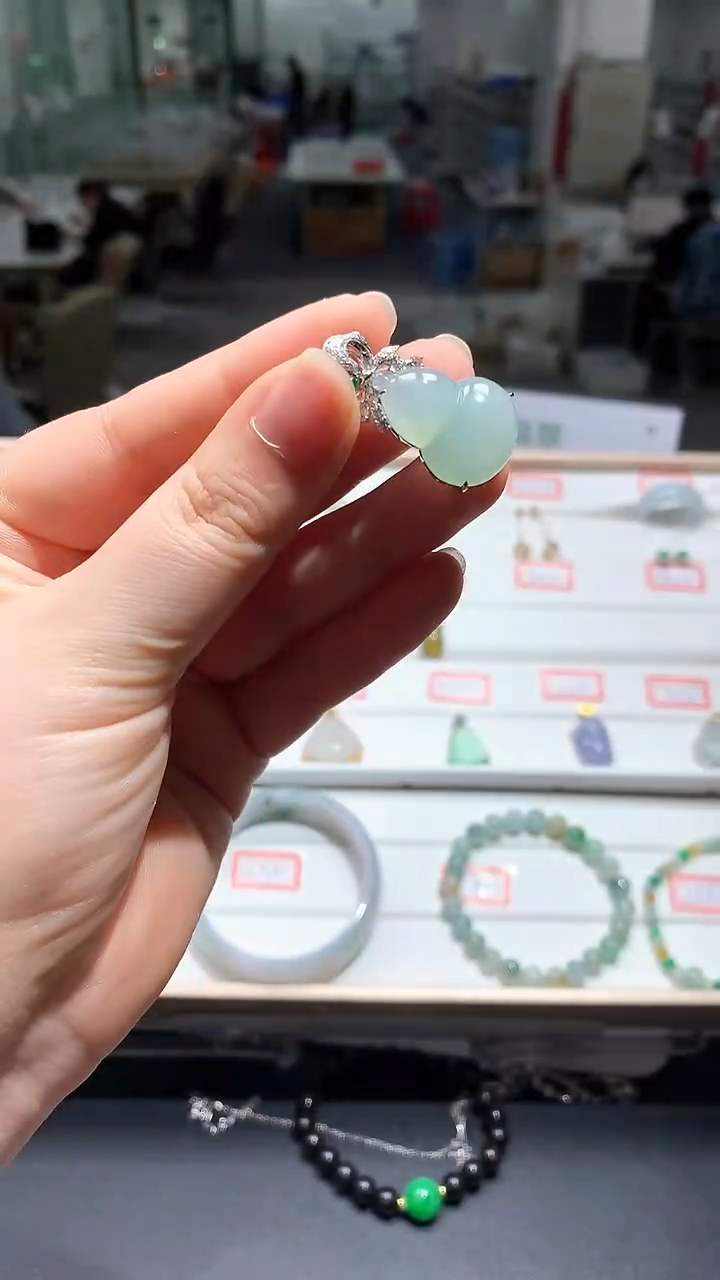 【闪购商品】翡翠18K金镶嵌颈饰翡翠葫芦|不退不换