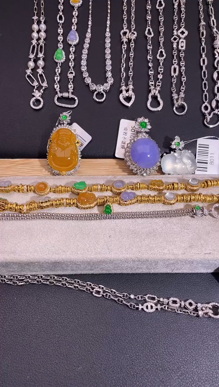 颈饰18K金镶嵌翡翠项链