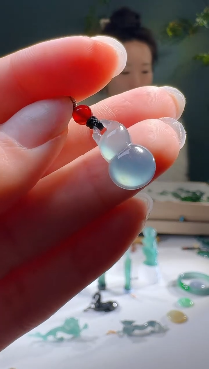 【闪购商品】翡翠颈饰未镶嵌天然A货翡翠葫芦