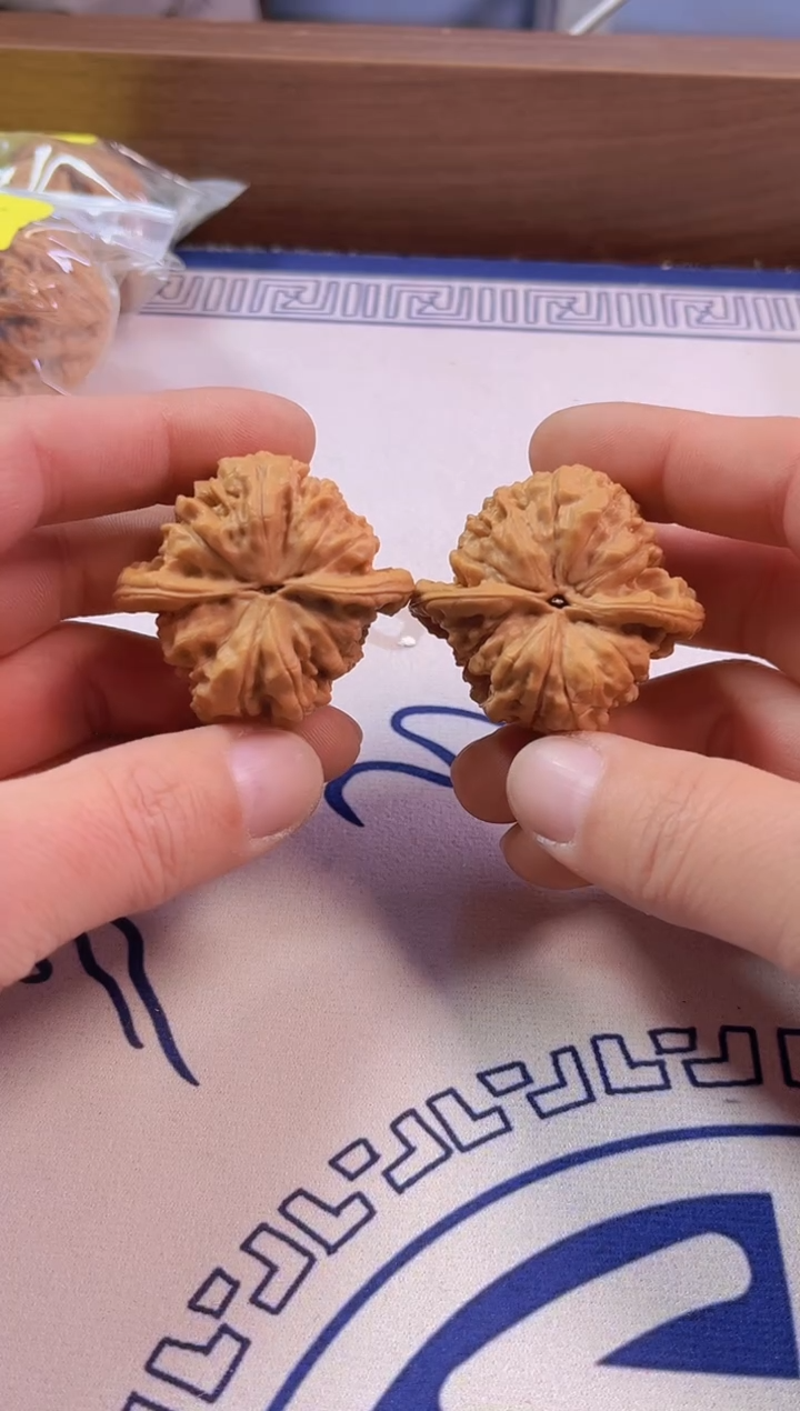 【闪购商品】文玩核桃把件45官帽