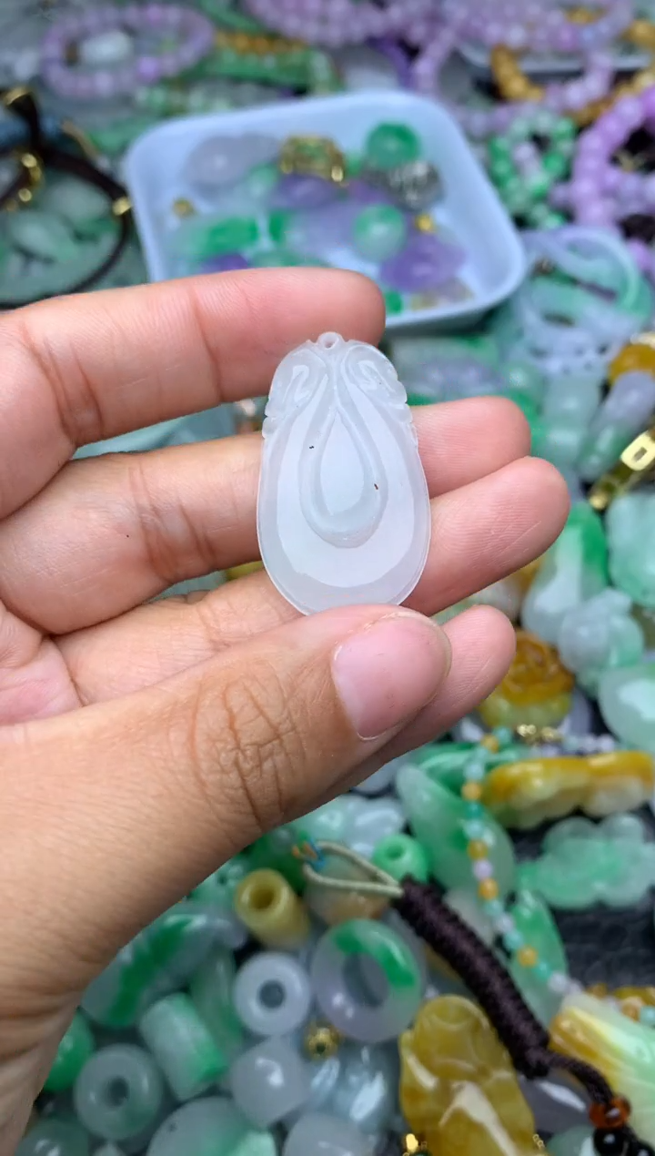 颈饰未镶嵌翡翠天然缅甸翡翠吊坠
