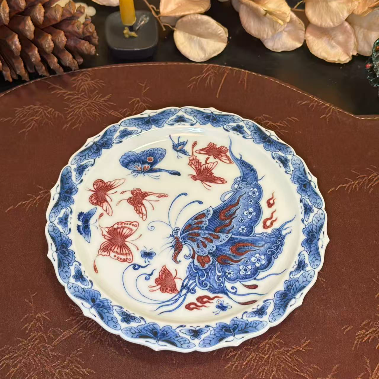 勤义堂 青花釉里红翩翩仙蝶壶承