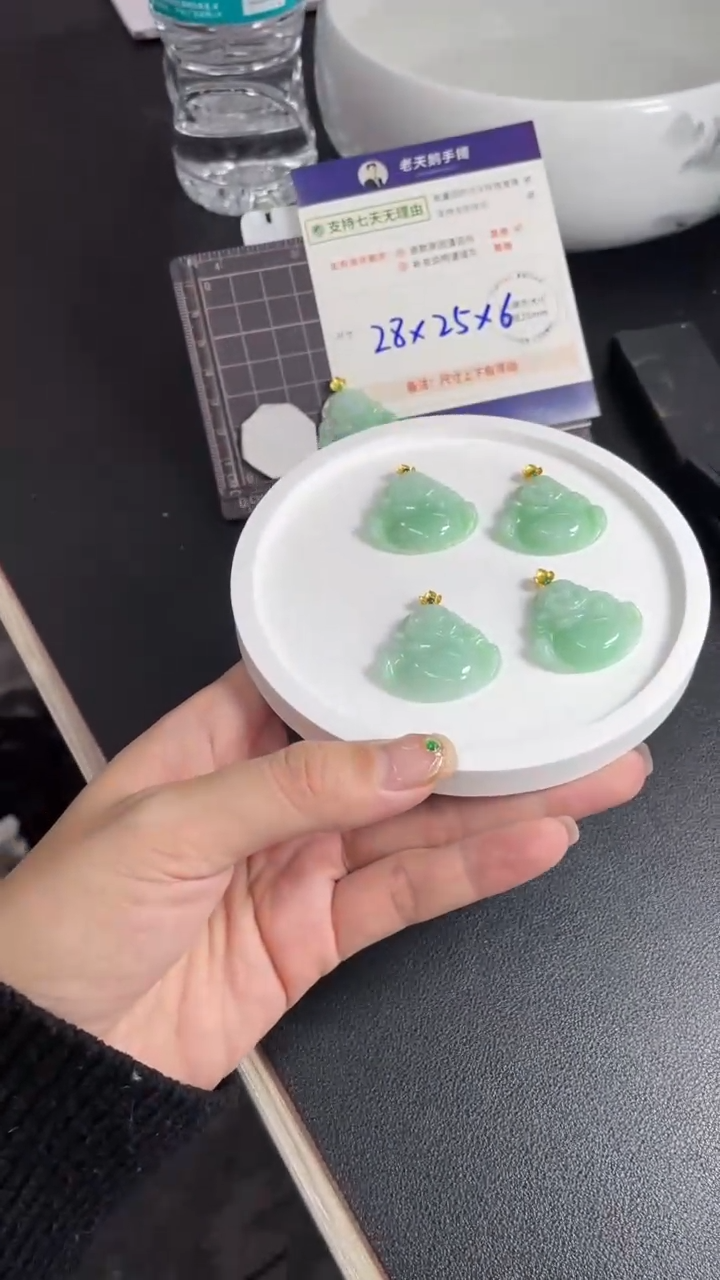 【闪购商品】翡翠颈饰18K金镶嵌翡翠佛公30/多样性发其一CP