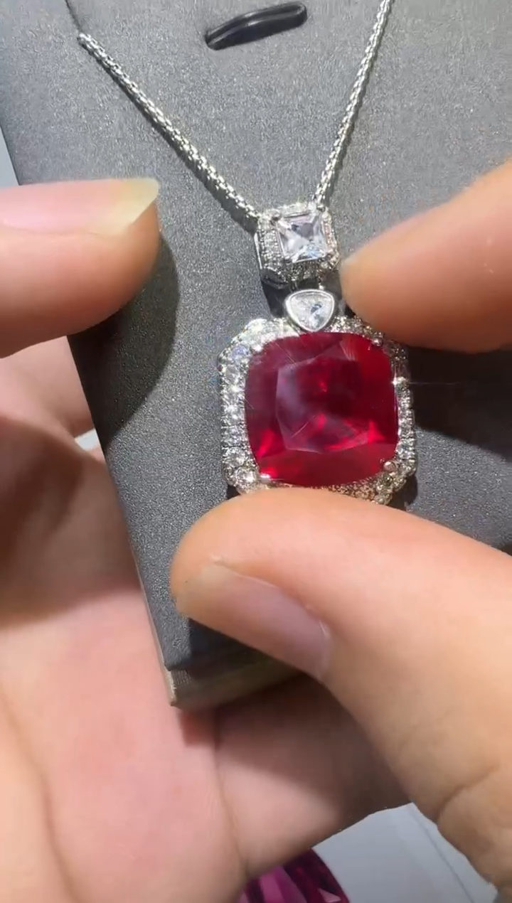 吊坠(赠链)18K金镶嵌红宝石3