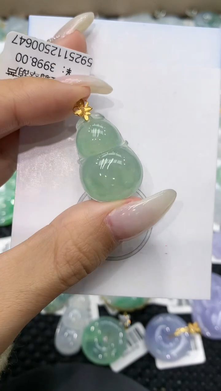 颈饰18K金镶嵌翡翠111111111111