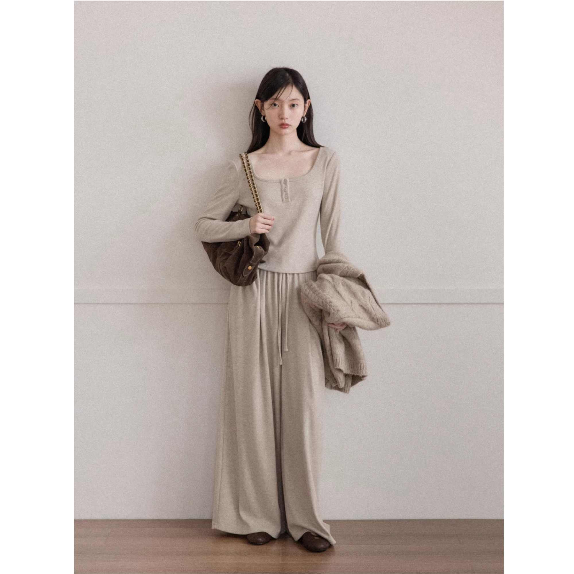 羊城故事-燕麦色长袖T恤松紧阔腿裤套装女休闲两件套Y51256508