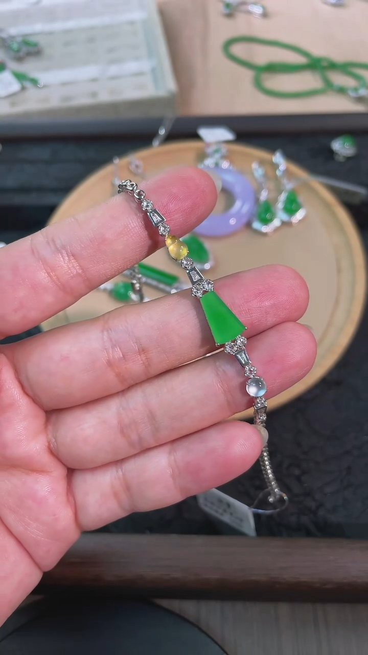 18K金镶嵌手链翡翠手链