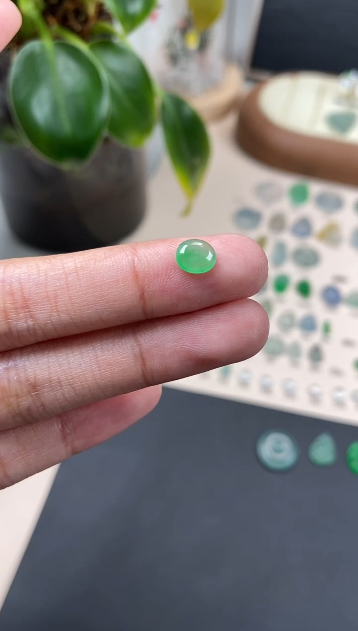 【闪购商品】翡翠颈饰未镶嵌翡翠冰果绿蛋面