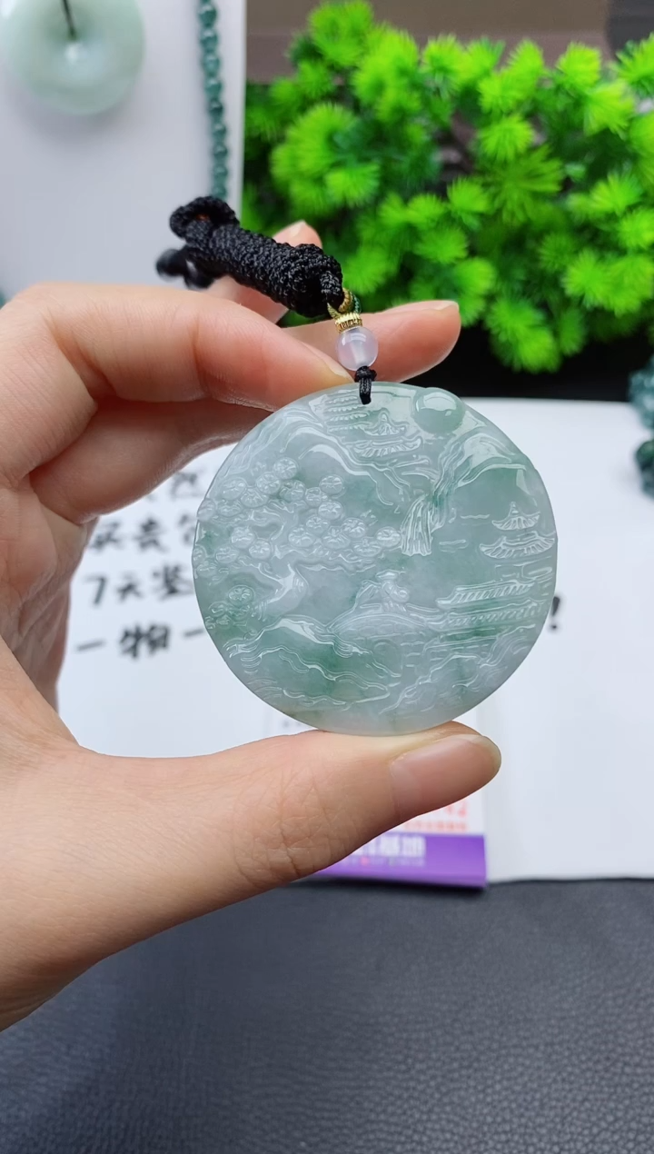 颈饰未镶嵌翡翠 
