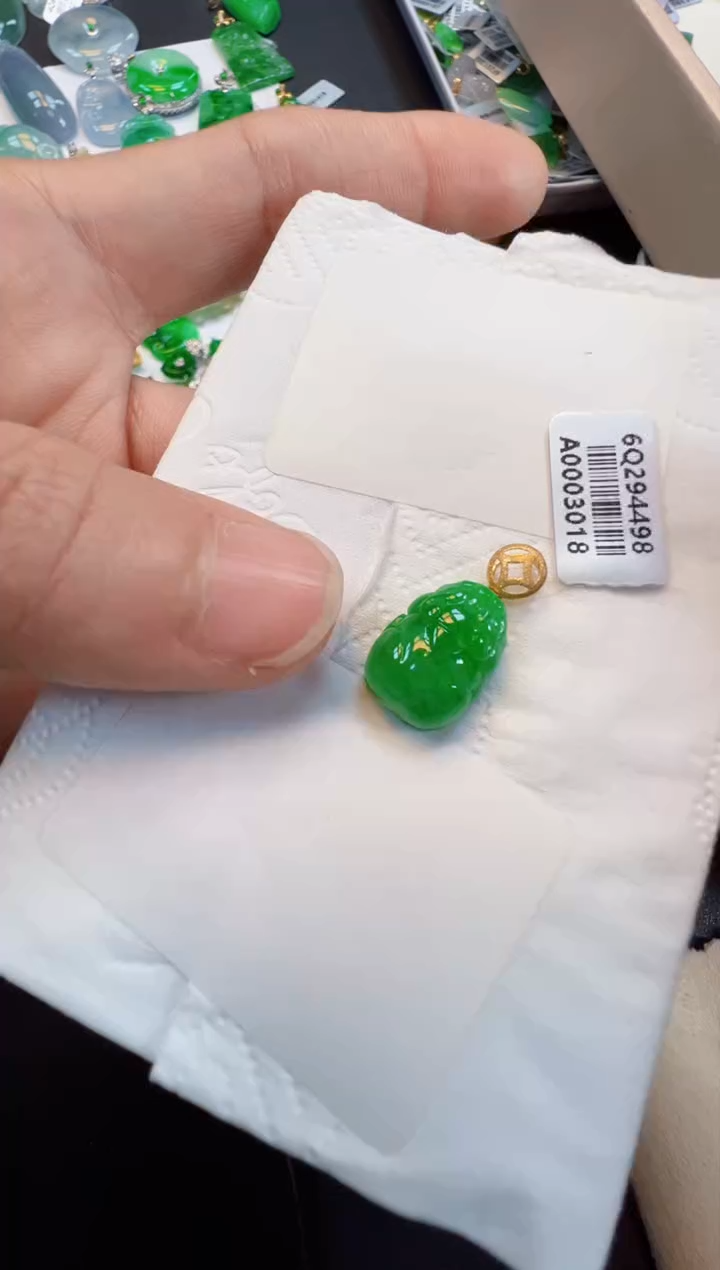 【闪购商品】翡翠吊坠(不含链)18K金镶嵌2980