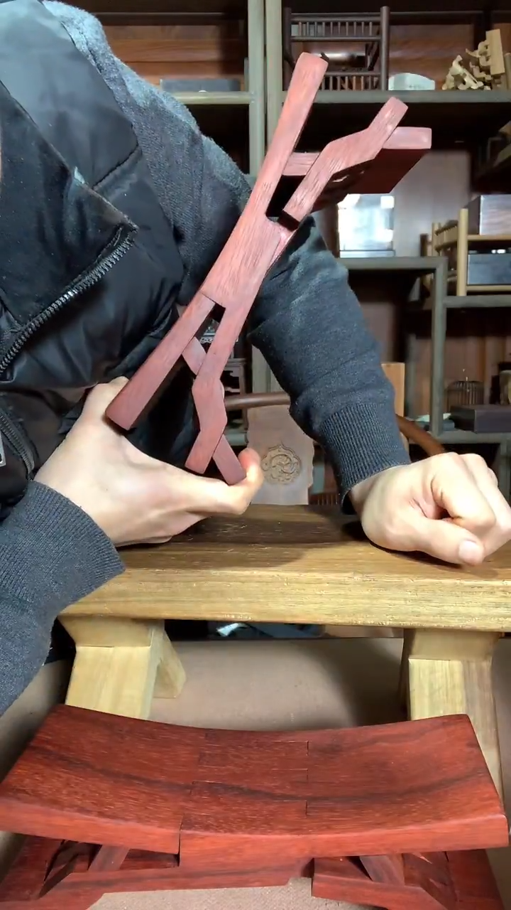 非洲紫檀（红花梨）瑕疵鲁班凳