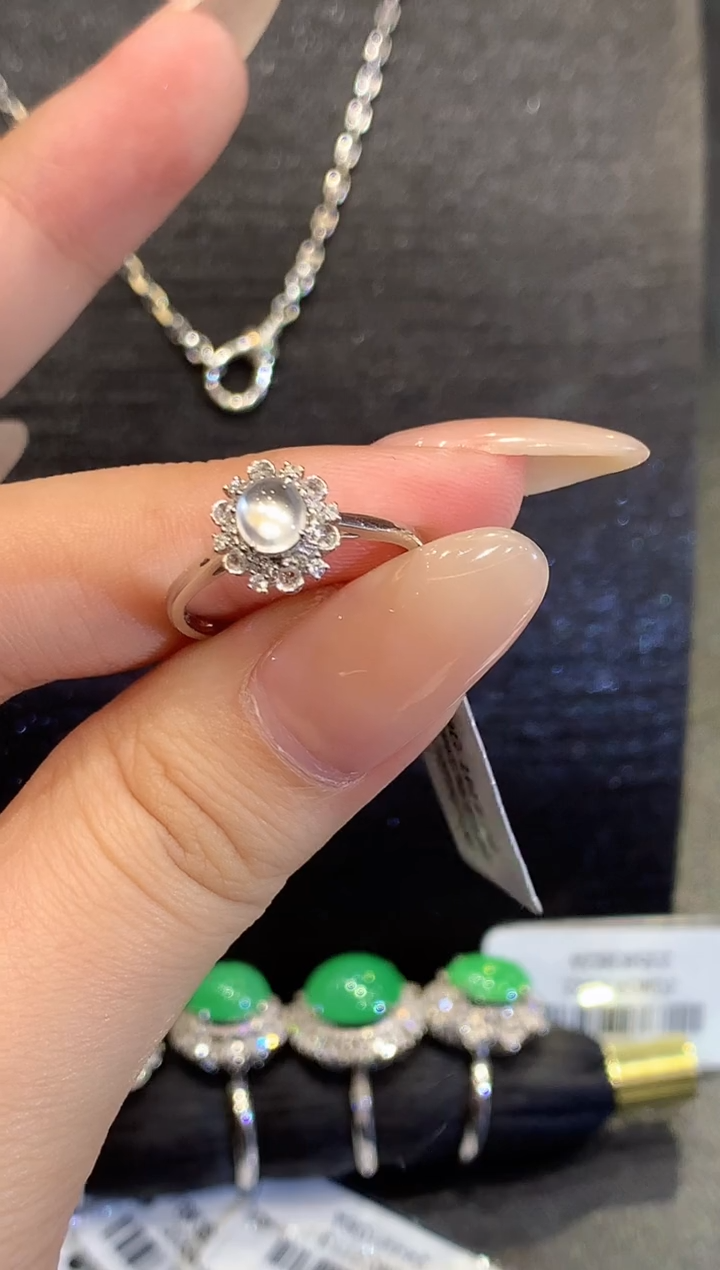 18K金镶嵌戒指翡翠LSR多样性发其一