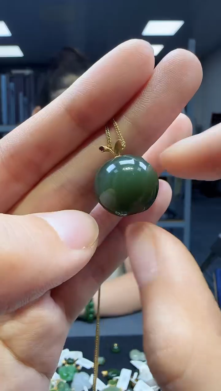 和田玉18K金镶嵌挂件 不含链