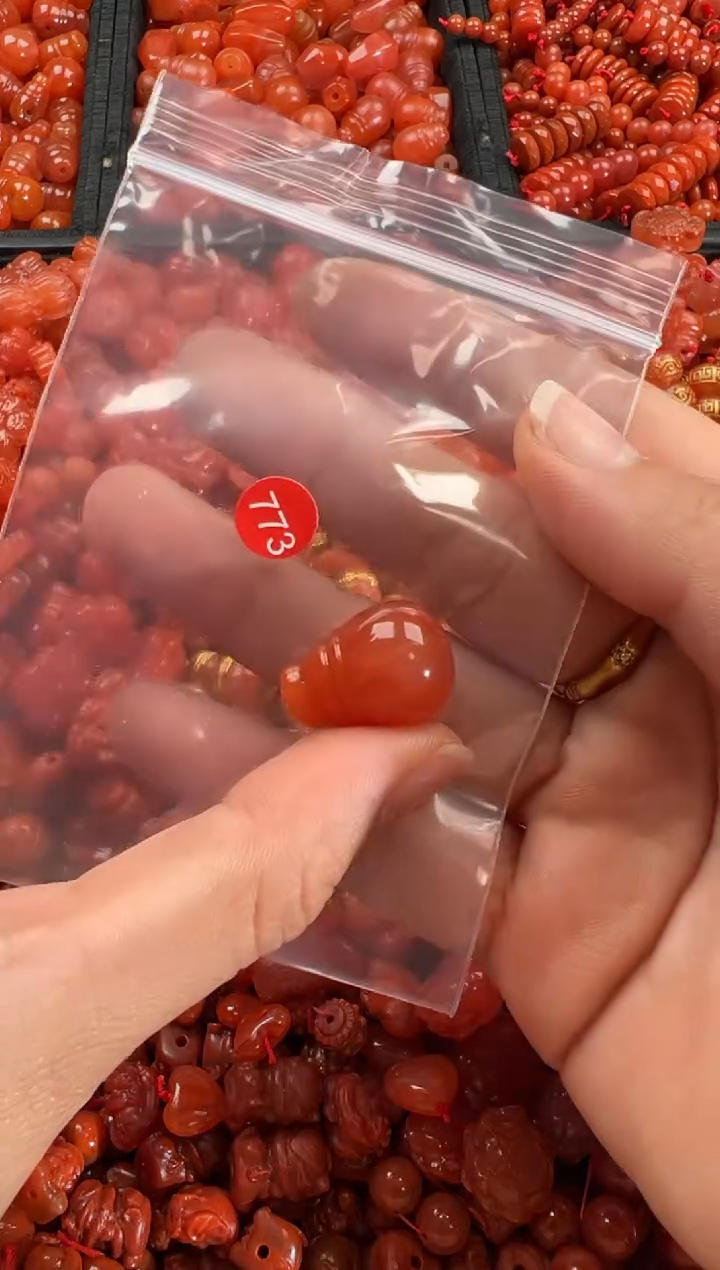 【闪购商品】南红玛瑙颈饰未镶嵌1