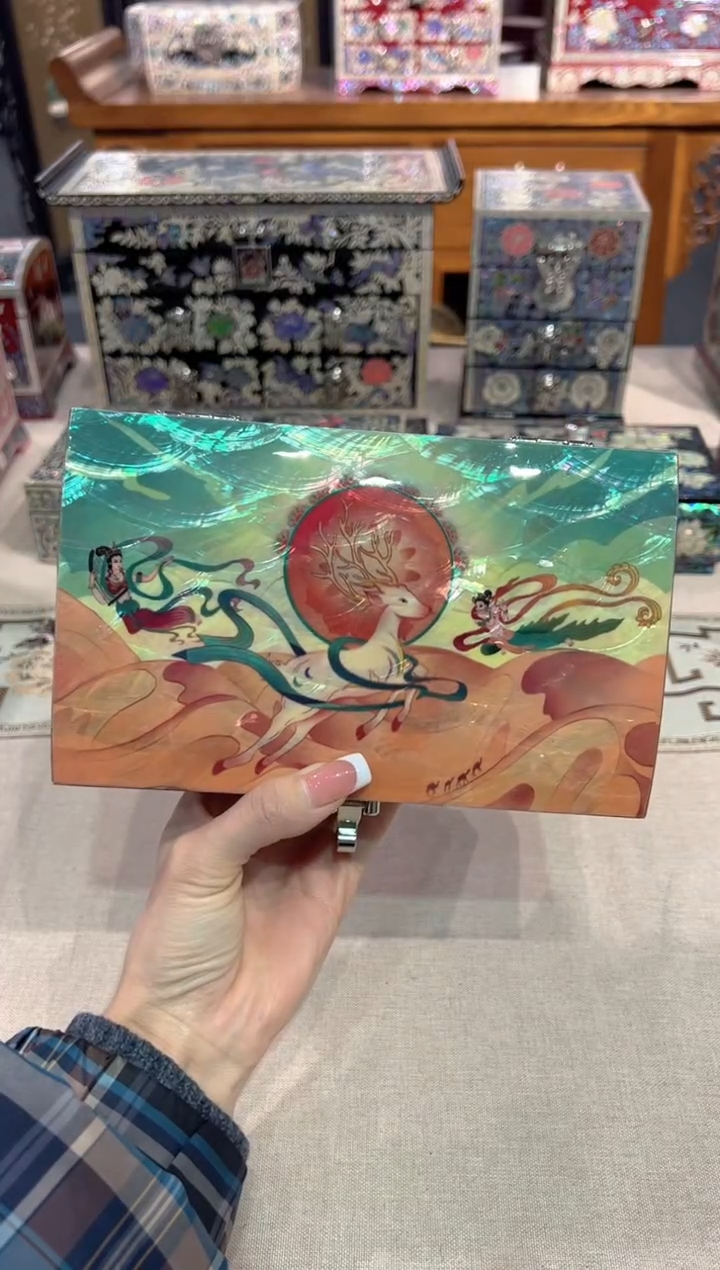 【闪购商品】鱼锁绒布底·弘贝雅螺钿漆器文化馆