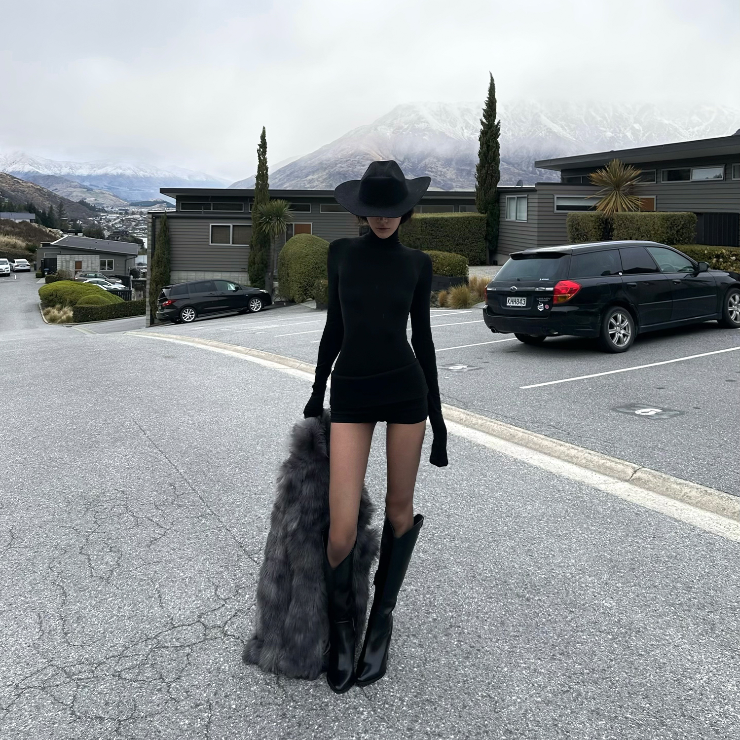 纯欲辣妹性感黑色长袖T恤女秋季紧身显瘦上衣百搭高腰短裤两件套