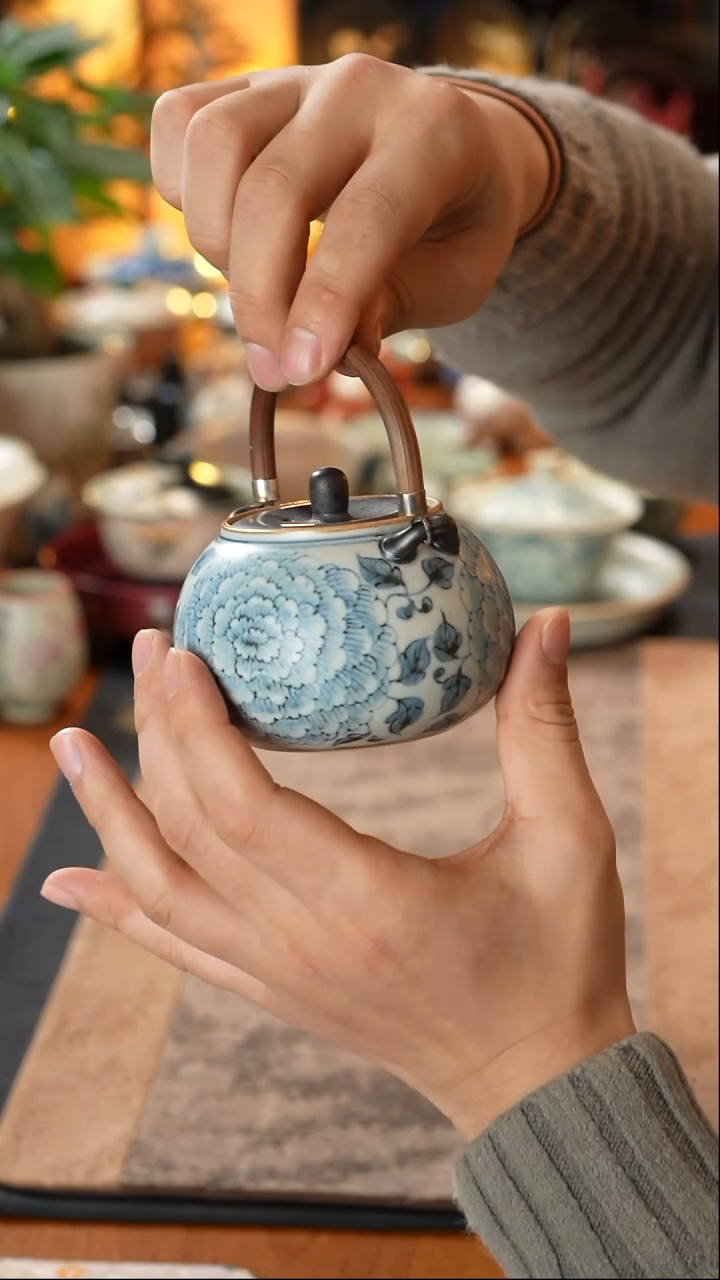 【闪购商品】朴云牡丹提梁壶朴云牡丹提梁壶