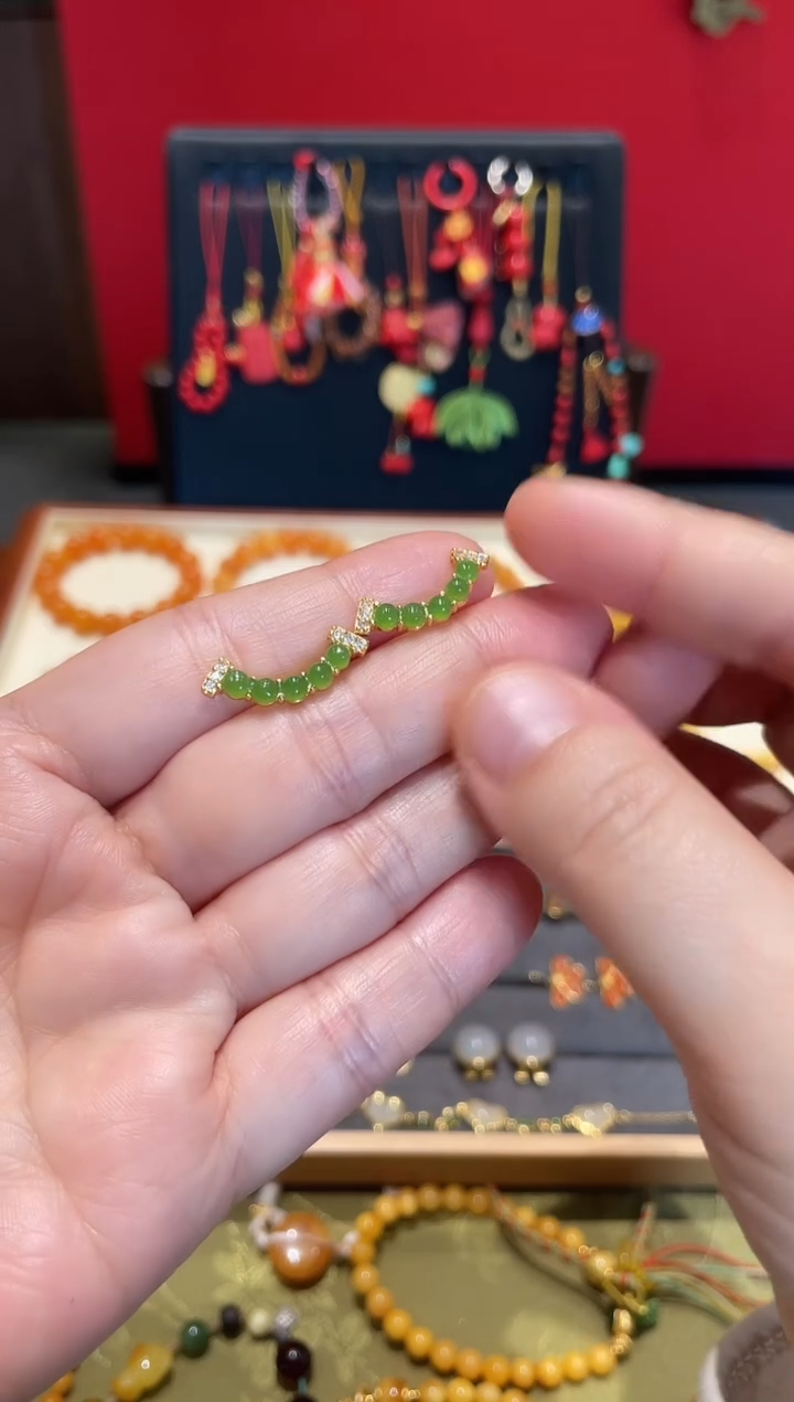 颈饰银S925镀金镶嵌和田玉耳钉