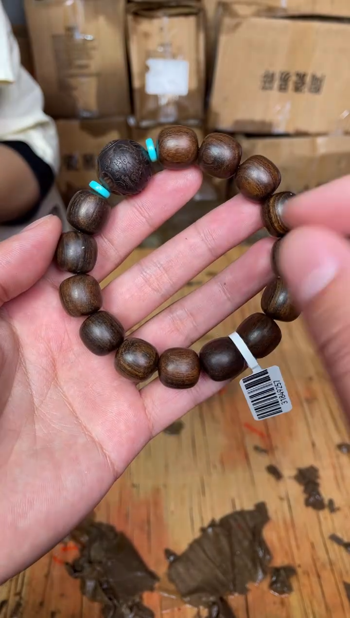 木质非金属捧月文创福利闪购商品无礼盒