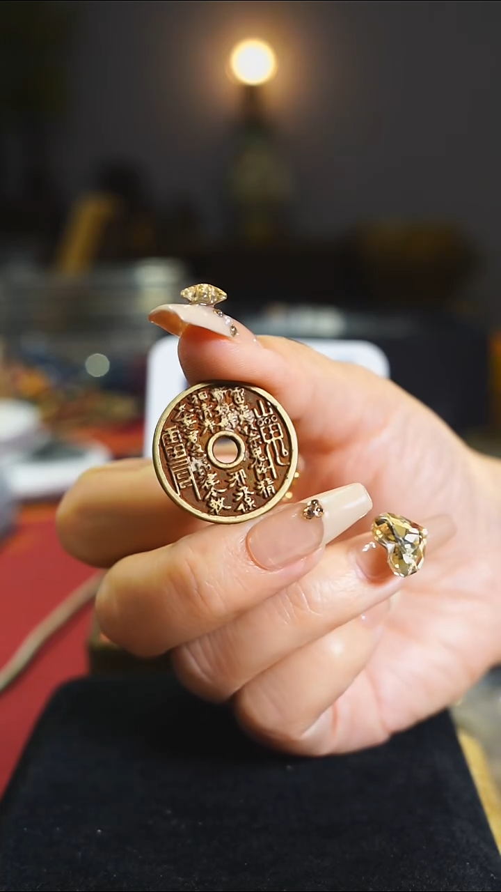 铜外圆内圆山鬼背八卦/1722