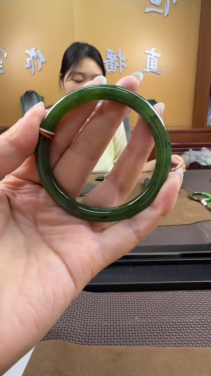 颈饰未镶嵌和田玉手镯56