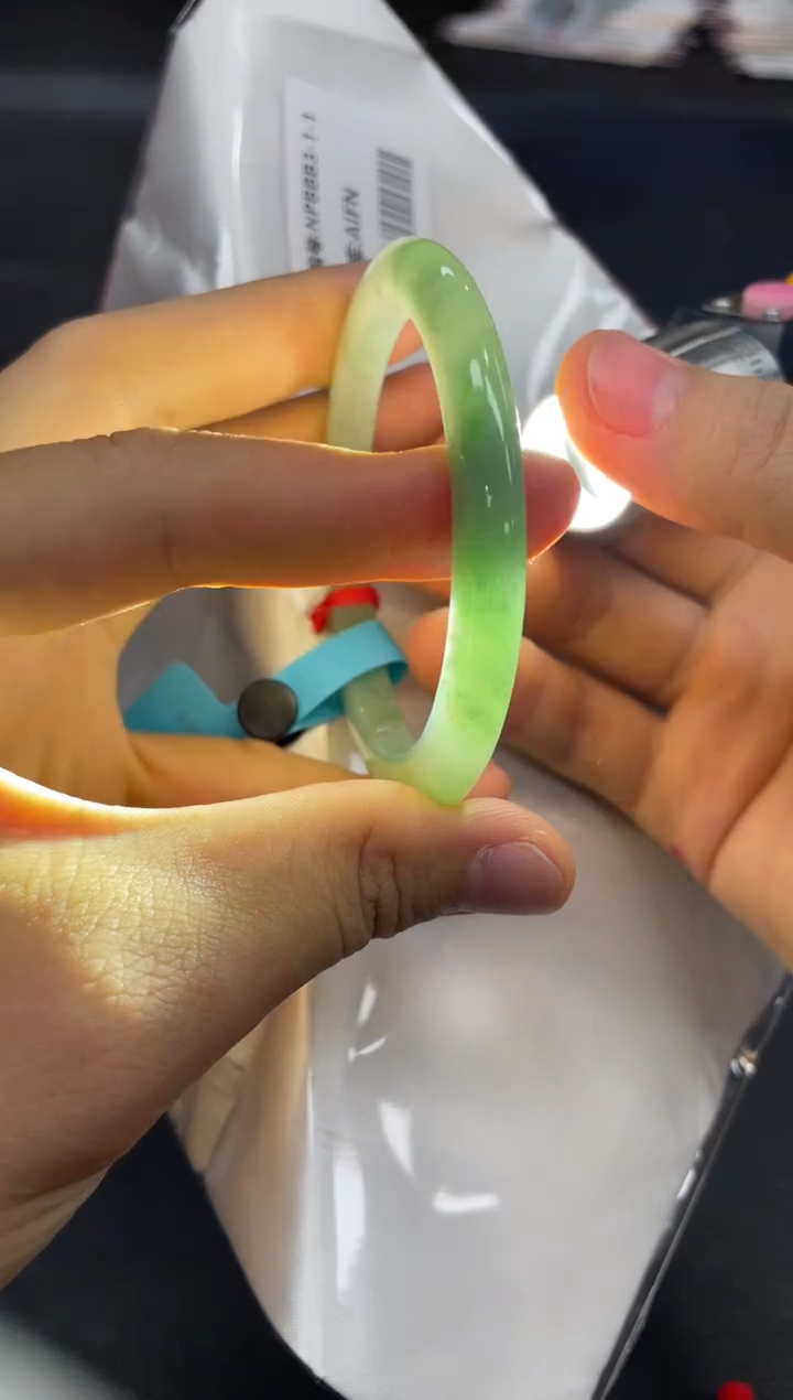 未镶嵌手镯翡翠?*儿翡翠手镯