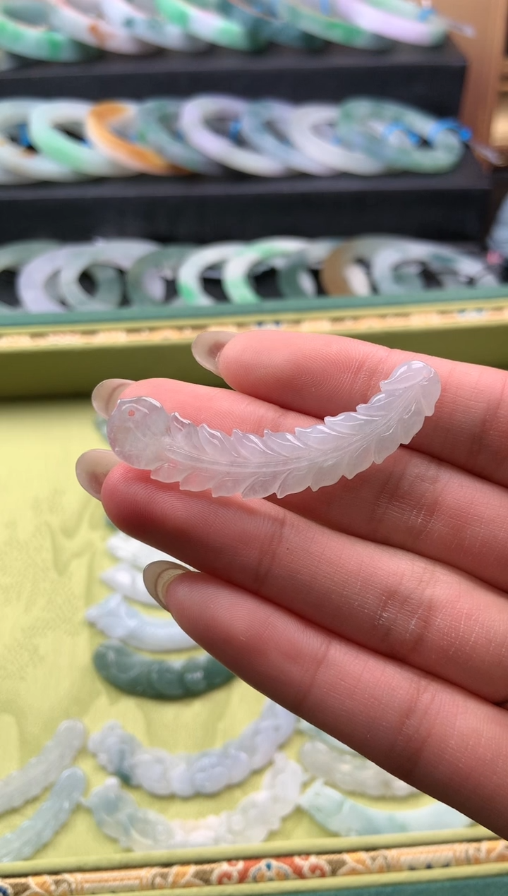 【闪购商品】翡翠颈饰未镶嵌玉璜