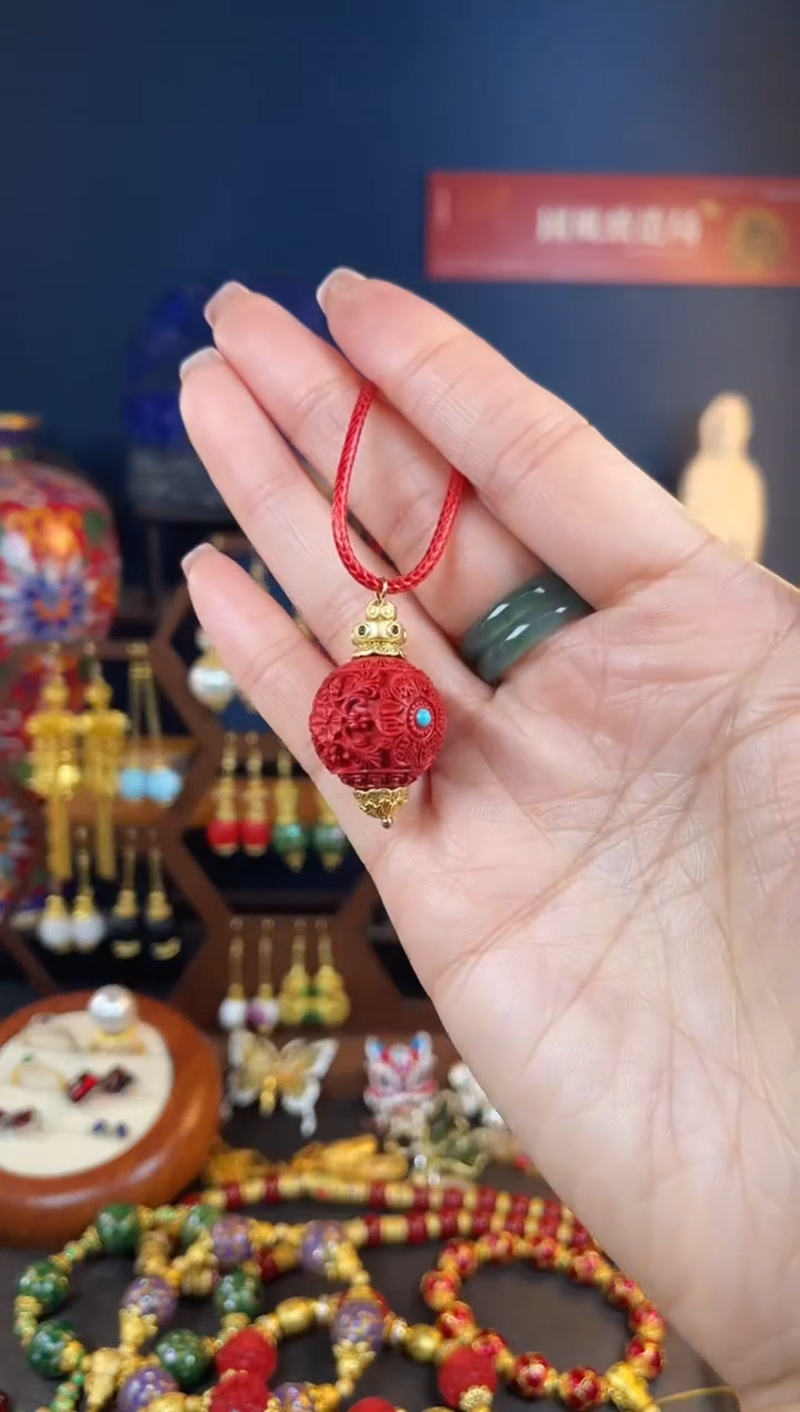 【闪购商品】红红满雕工设计师款吊坠