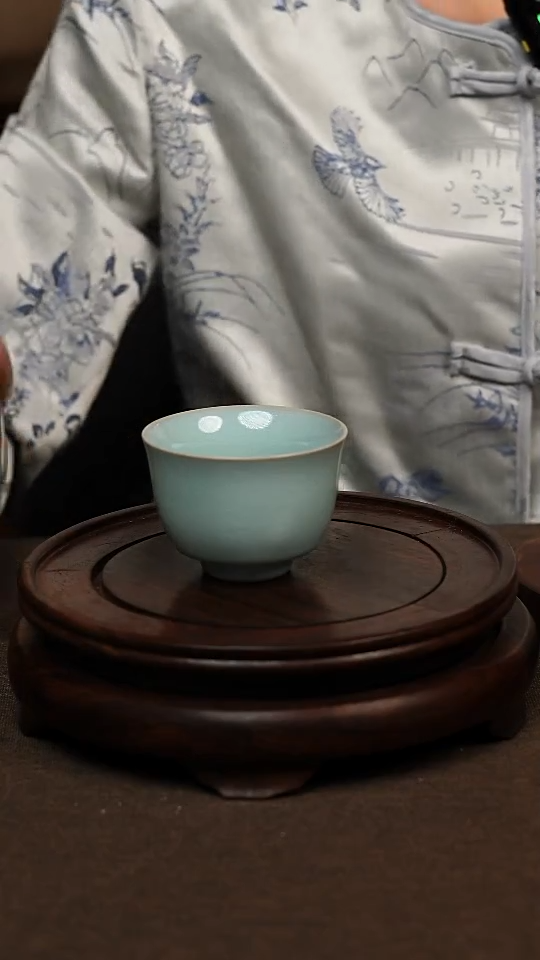 瓷片天青色压手杯100ml微瑕不带礼盒