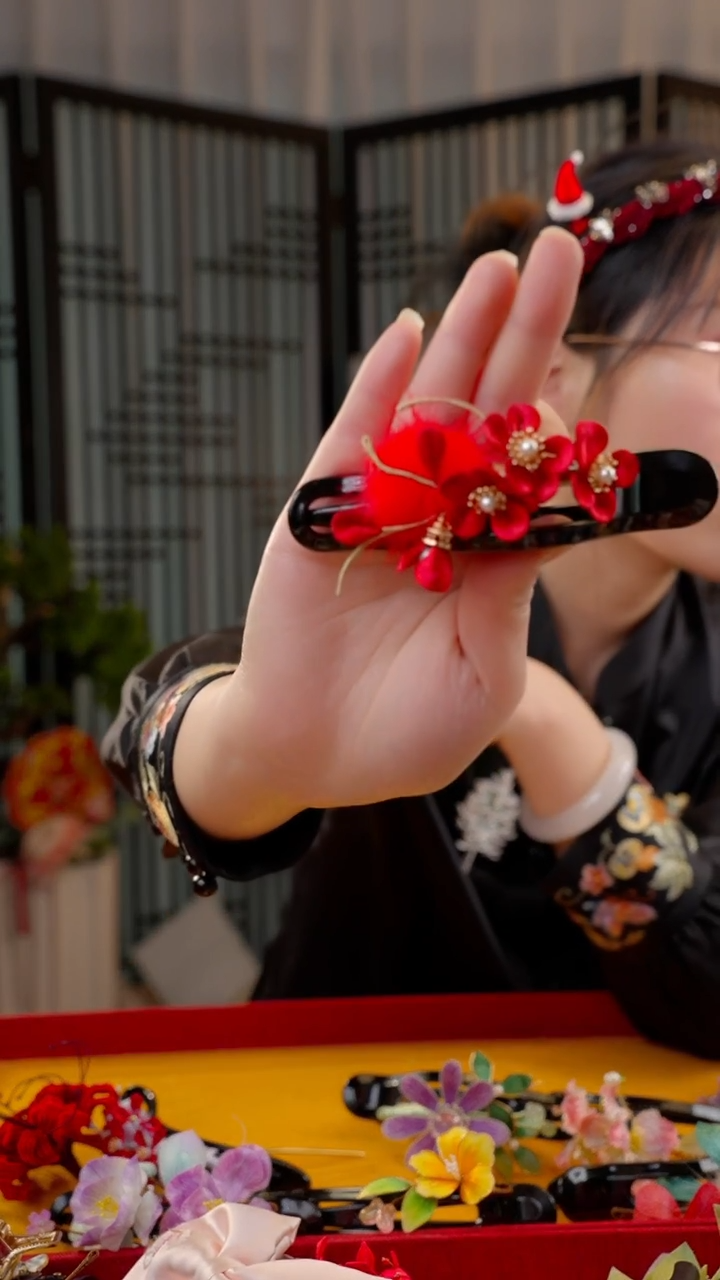 刺绣非遗绒花手工饰品