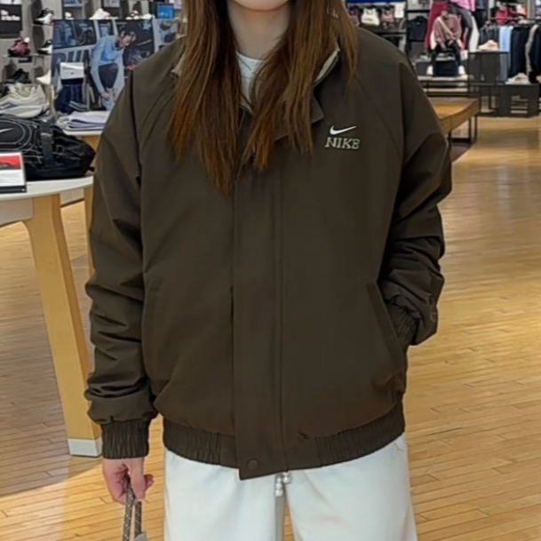 Nike耐克男女同款马年咖色梭织运动休闲夹克外套IQ3705-212