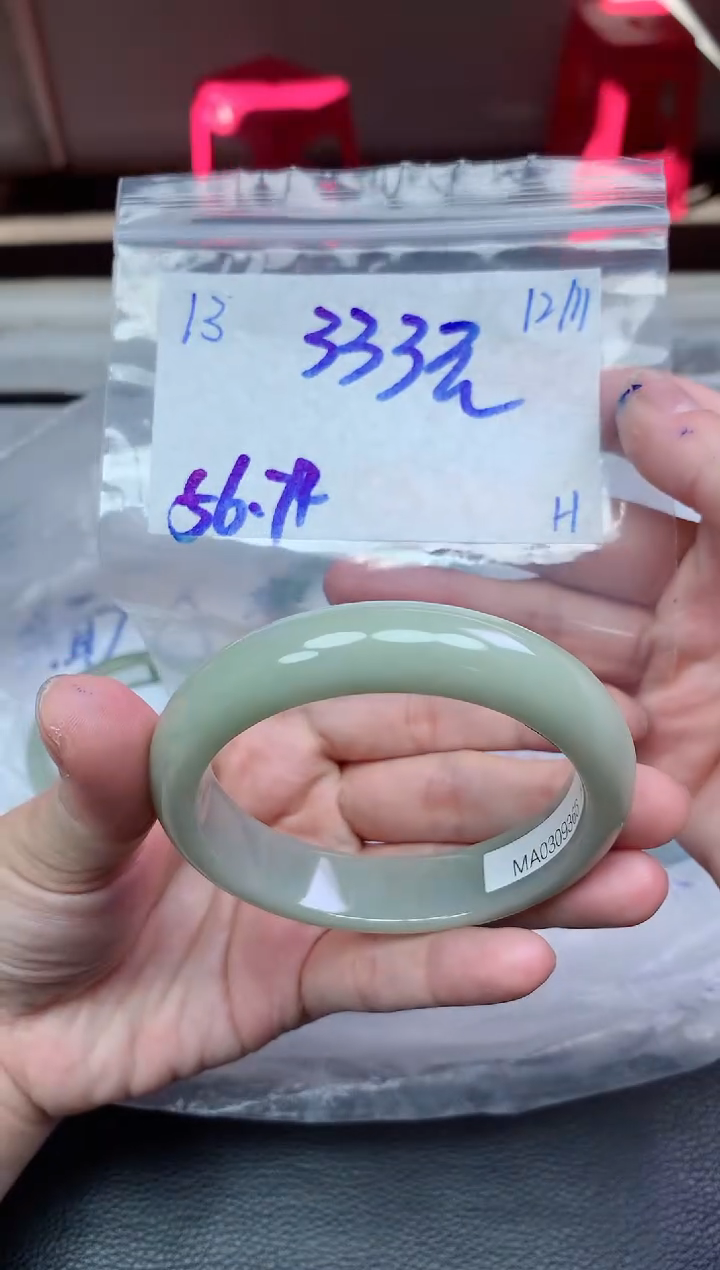 未镶嵌定制翡翠13毛货需精细抛光手镯拍一发一